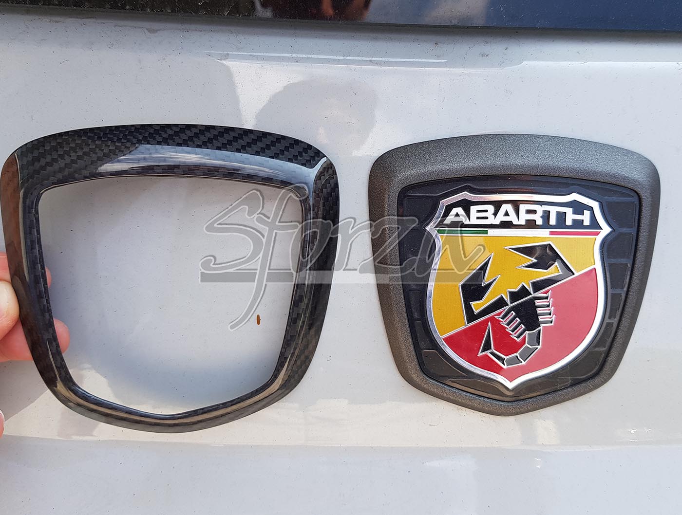 ② Fiat 500 Abarth embleem logo ''Abarth'' voorzijde Origineel