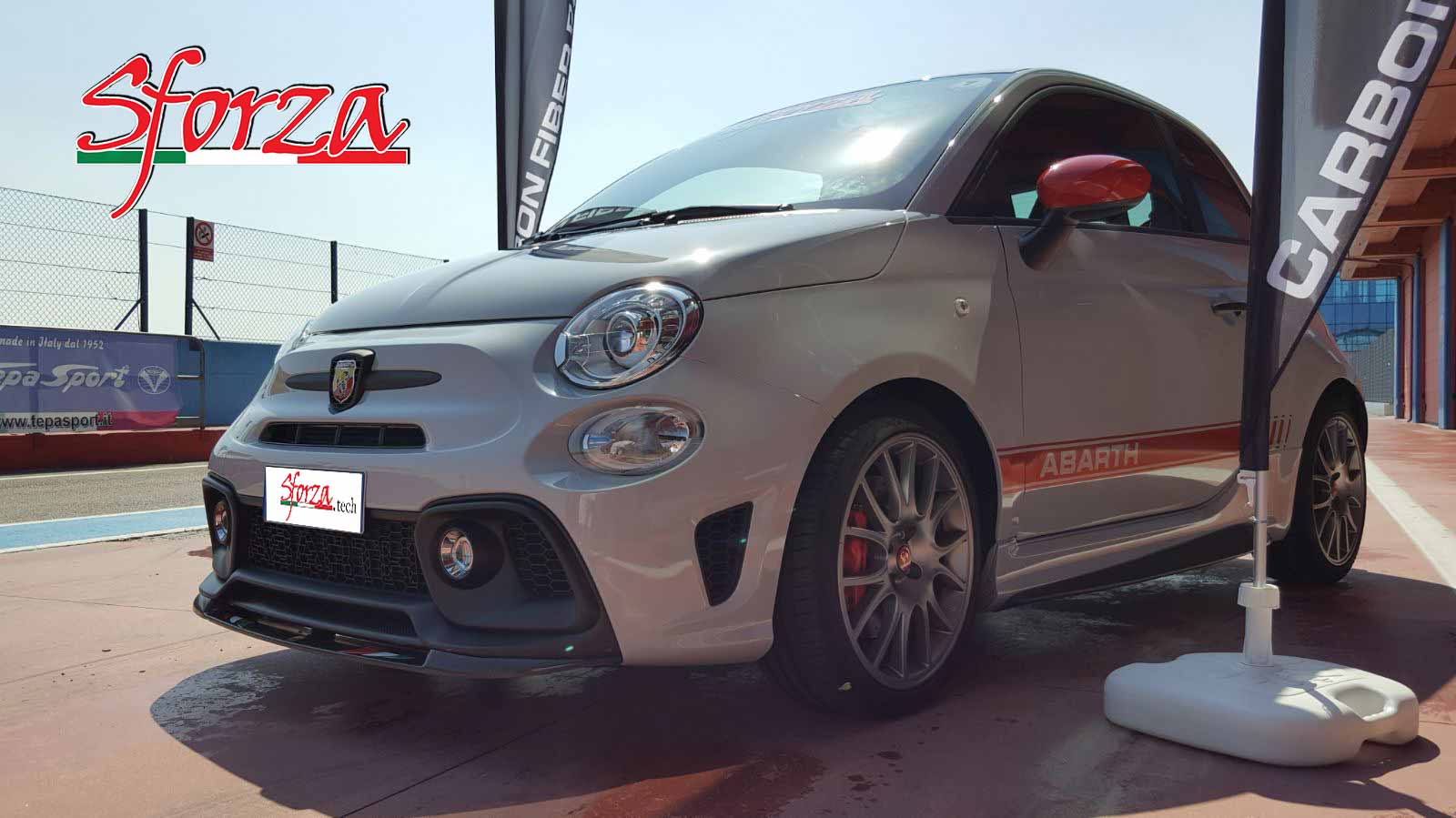 Only Abarth and Show Sforza 595 pit lane