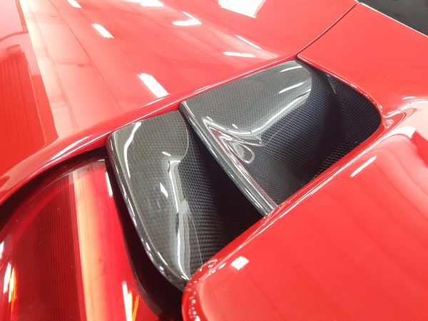 Ferrari 488 Pista motorraum oben Luftauslasse carbon
