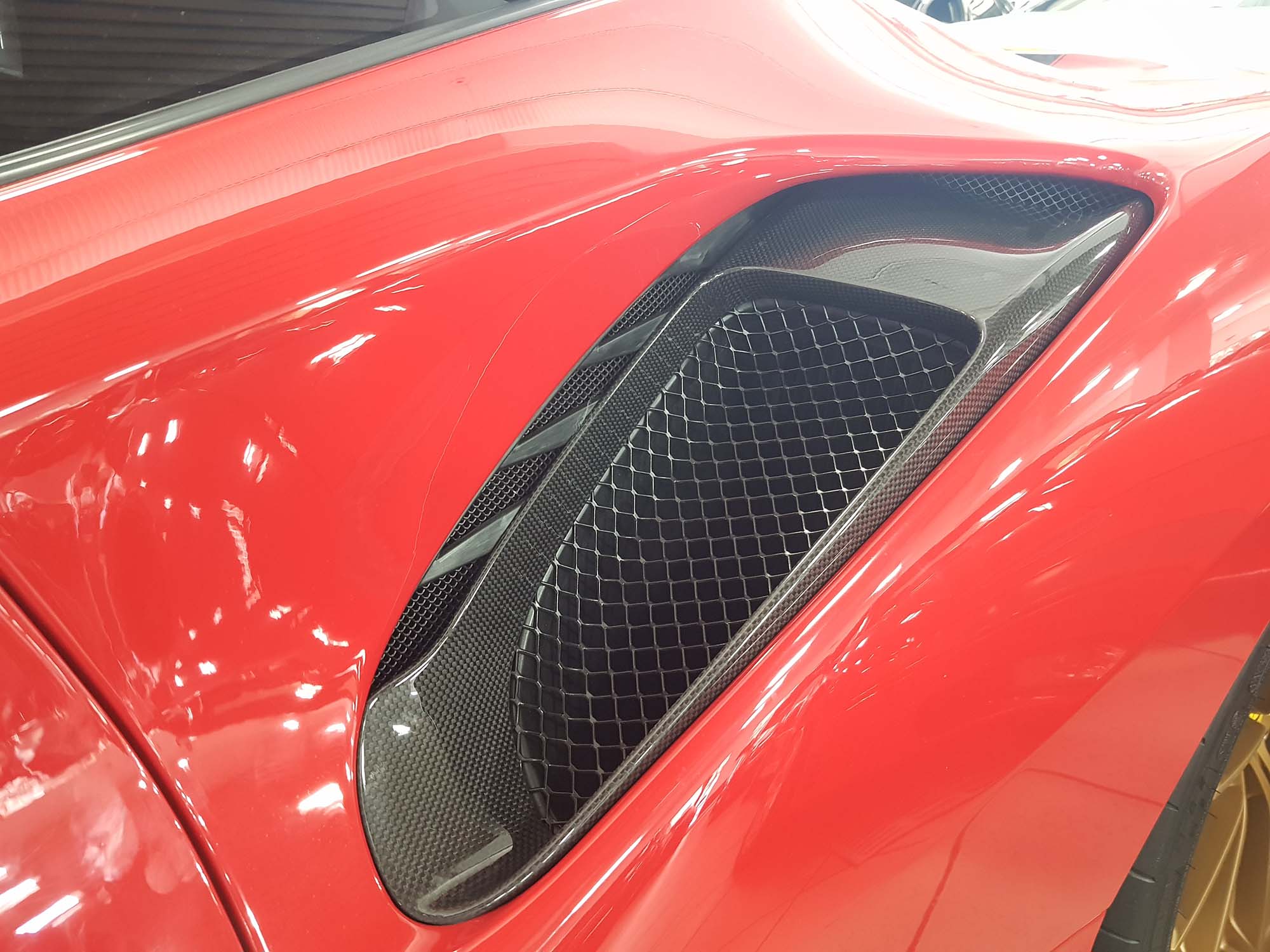 Ferrari 488 Pista prese aria laterali carbonio